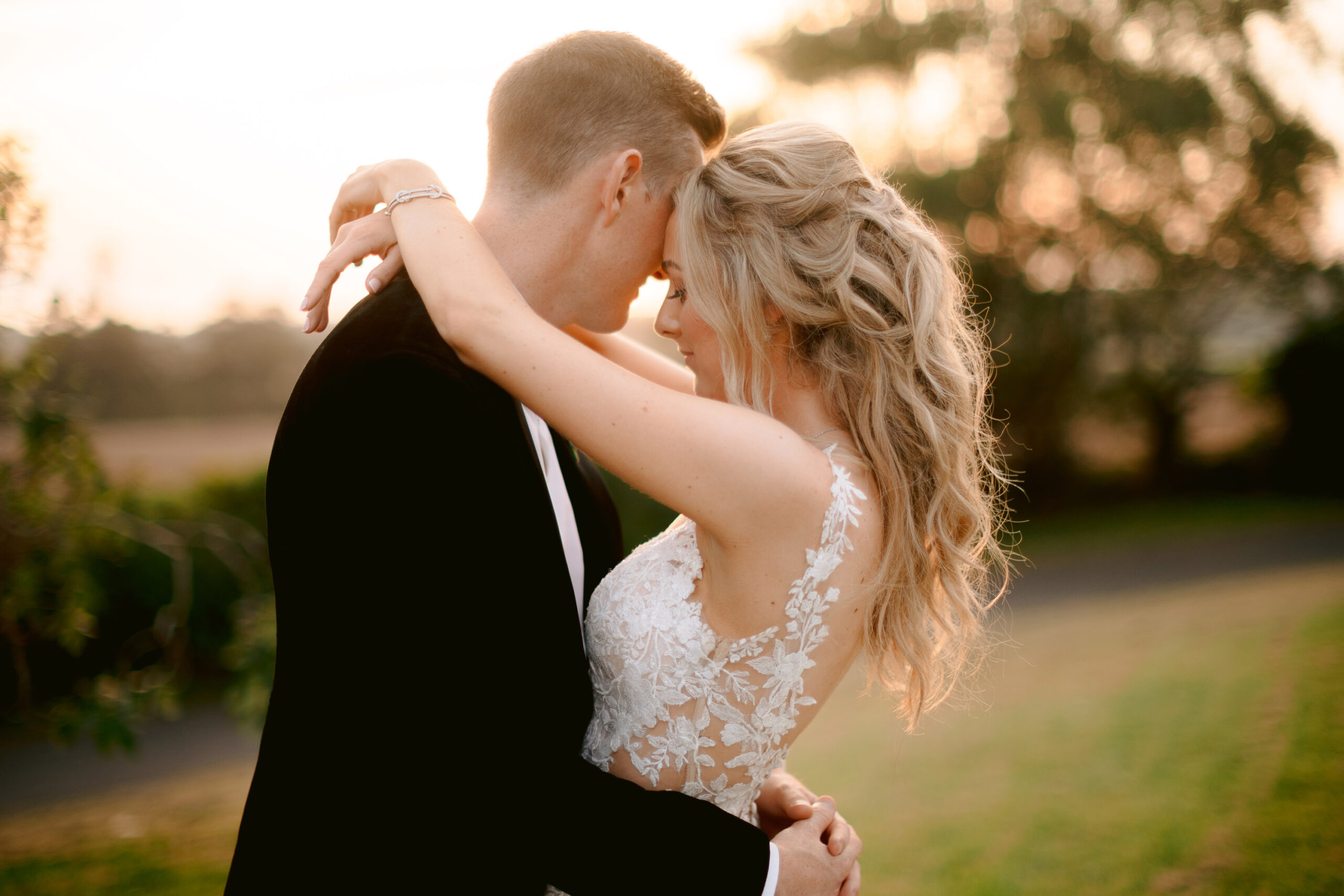 marquee wedding photos at the family home on the wirral